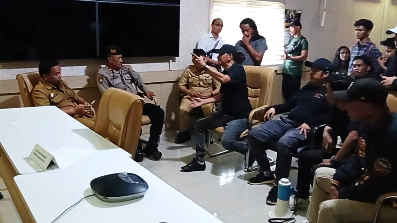 Massa Desak Dinas Pendidikan Sulsel Buka Data Kuota SPMB 2025